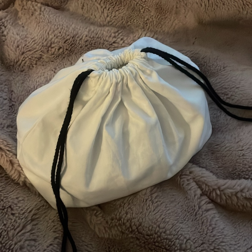 Chanel makeup  bag - Picture 2 of 3